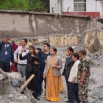 स्वास्थ्य मन्त्री मेहताद्वारा बाढी प्रभावित क्षेत्रको स्थलगत अनुगमन