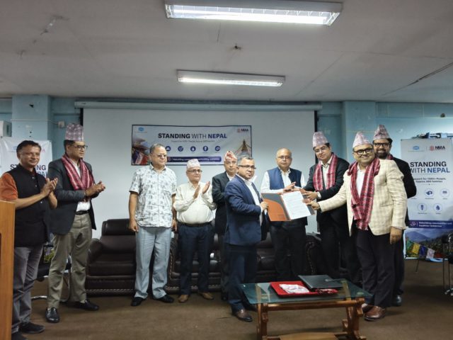 चिकित्सक संघले सञ्चालन गरेको भोटेकोशी बाढीपीतिड राहत अभियानमा भारतीय औषधी कम्पनी युएसभीको डेढ करोड सहयोग