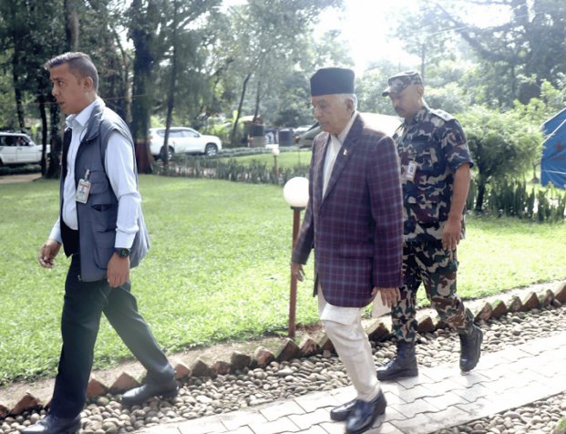 भोटेकोशी बाढी प्रभावित क्षेत्रमा पुगे राष्ट्रपति पौडेल