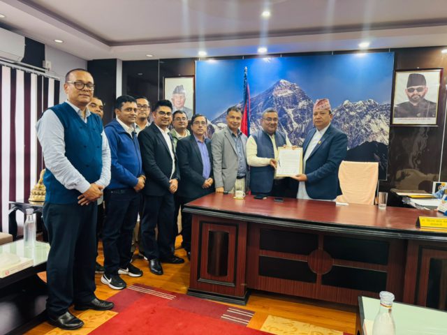 बागमती प्रदेशको स्वास्थ्य सचिवमा डा. अवधेशकुमार मिश्रलाई बनाउने तयारी, प्रदेशका कर्मचारीहरुद्धारा विरोध